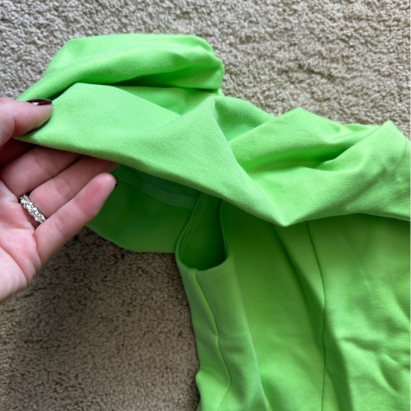 Elliatt- NWT Green Lyric Ruffle Shorts Romper One piece - Picture 6 of 6